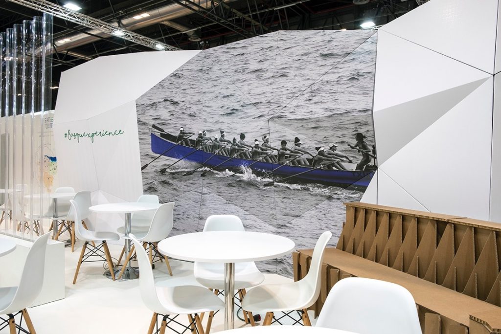 Mur avec stand écologique imprimé zone de travail pour Fitur