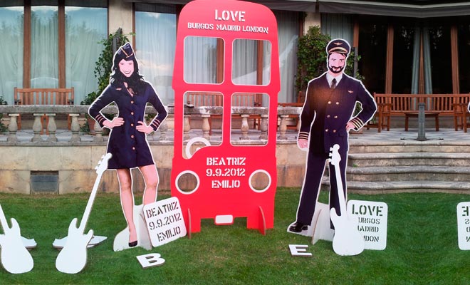 photocall bodas figuras complementos autobus personalizadas carton cartonboard cartonlab (5)