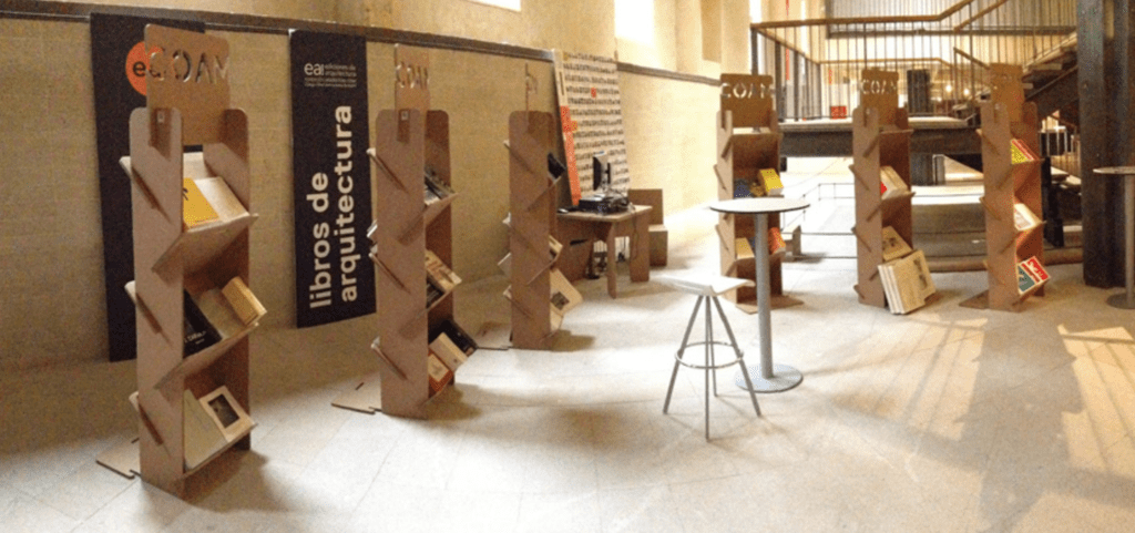 expositores portafolletos revistero carton casa arte Cartonlab