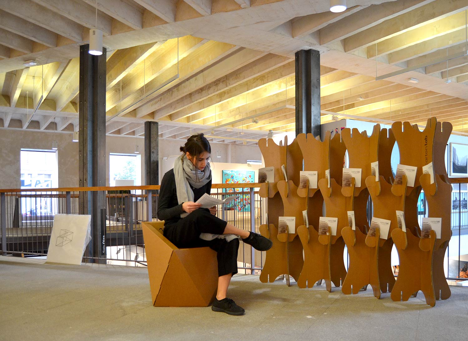 just mad justmad arte emergente feria madrid zona descanso silla carton celosia