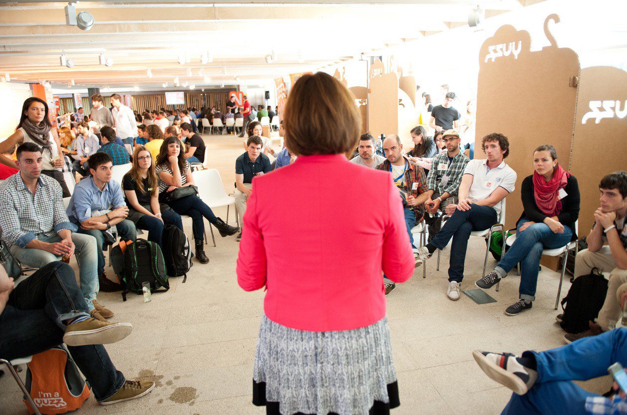 Yuzz_cartonlab_stands-carton_yuzzing-1