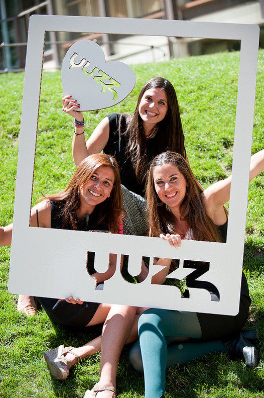 Yuzz_cartonlab_stands-carton_yuzzing-2