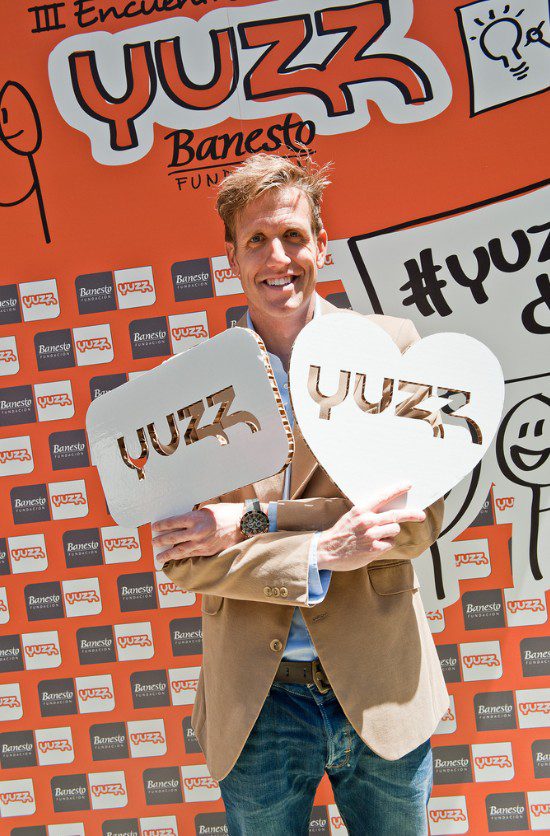 Yuzz_cartonlab_stands-carton_yuzzing-3