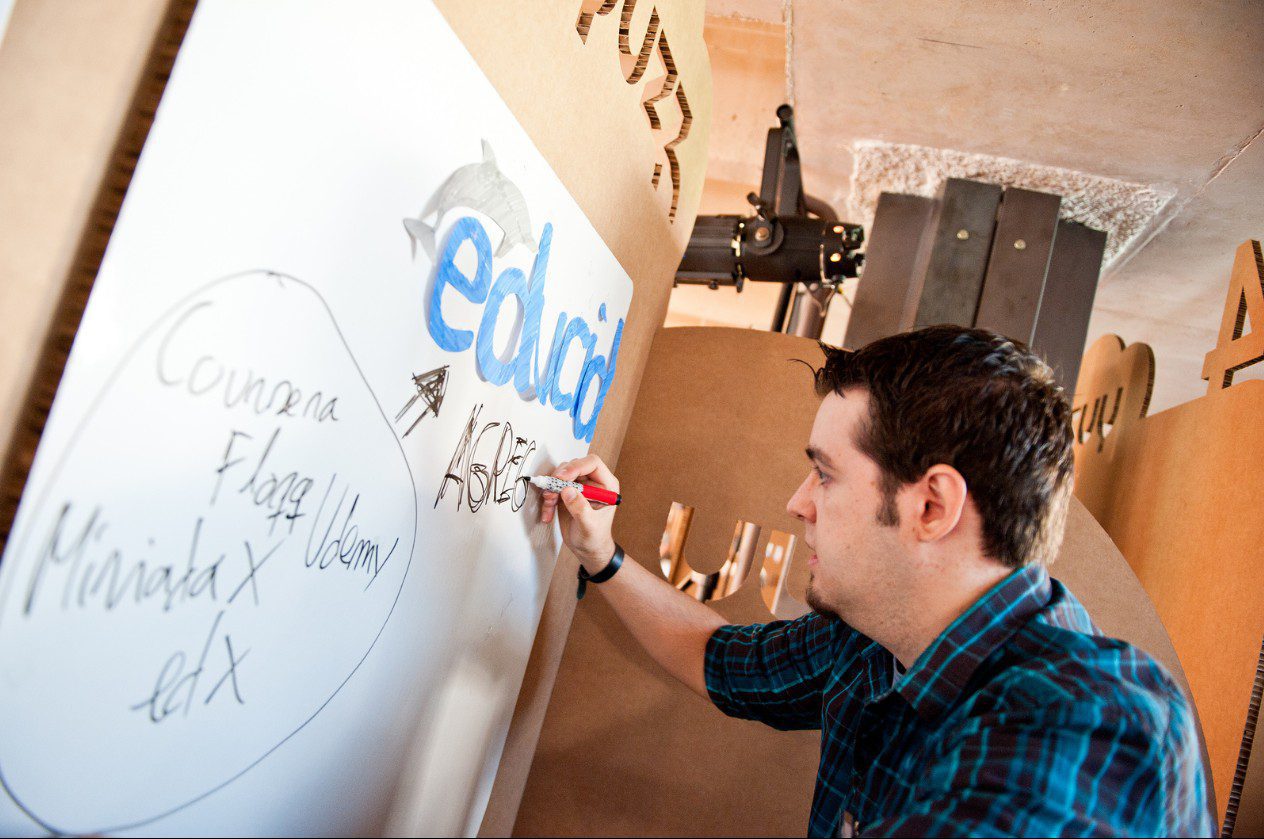 Yuzz_cartonlab_stands-carton_yuzzing-4