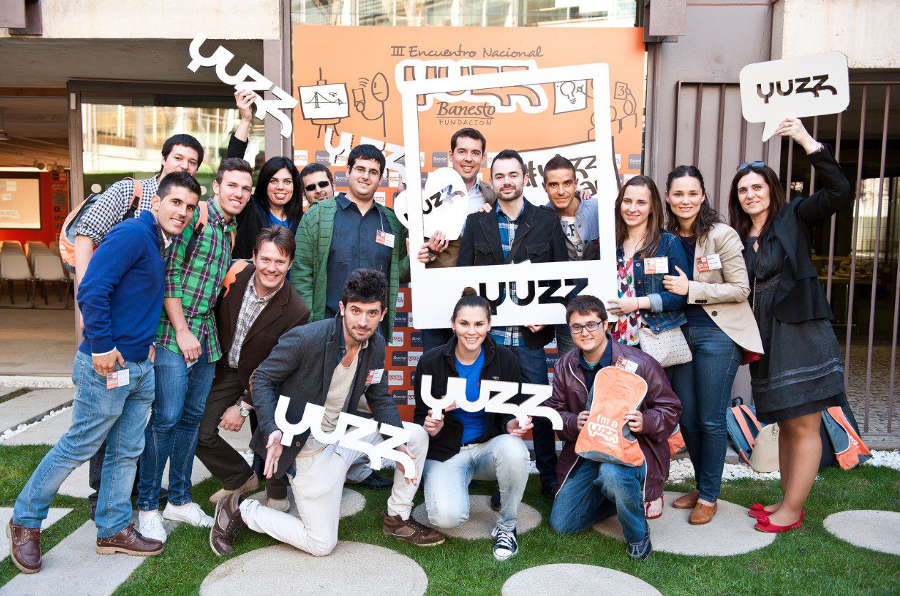 Yuzz_cartonlab_stands-carton_yuzzing-7