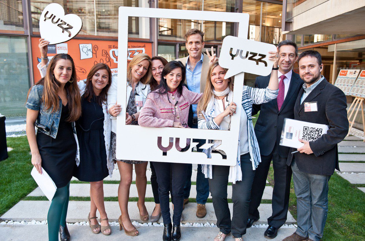 Yuzz_cartonlab_stands-carton_yuzzing-8