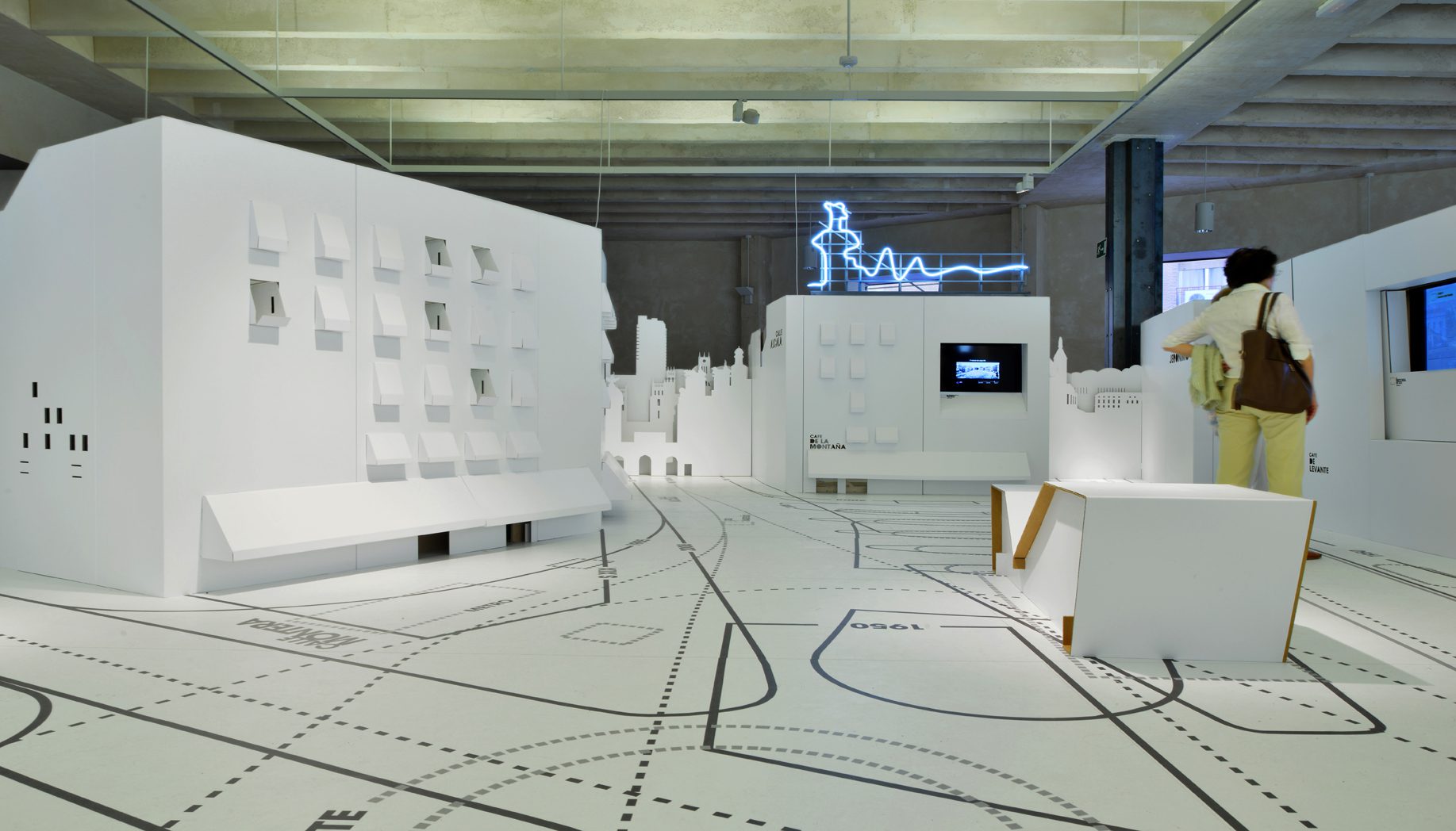 Exposición de arquitectura diseñada en cartón