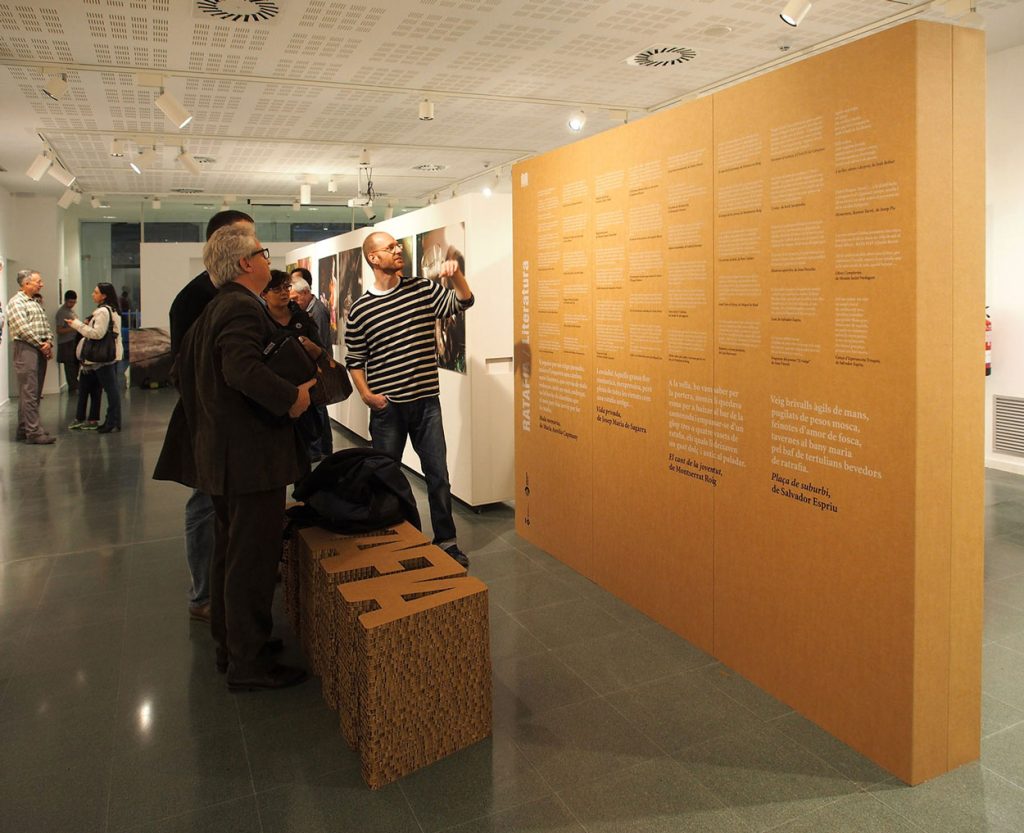 Muro expositor impreso en cartón