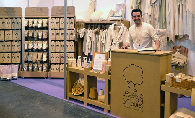 booth-biocultura-cardboard-cartonlab-organic-cotton-foxfibre-01b