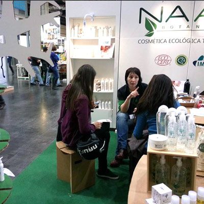 stand-london-cardboard-cartonlab-naay-botanicals_b