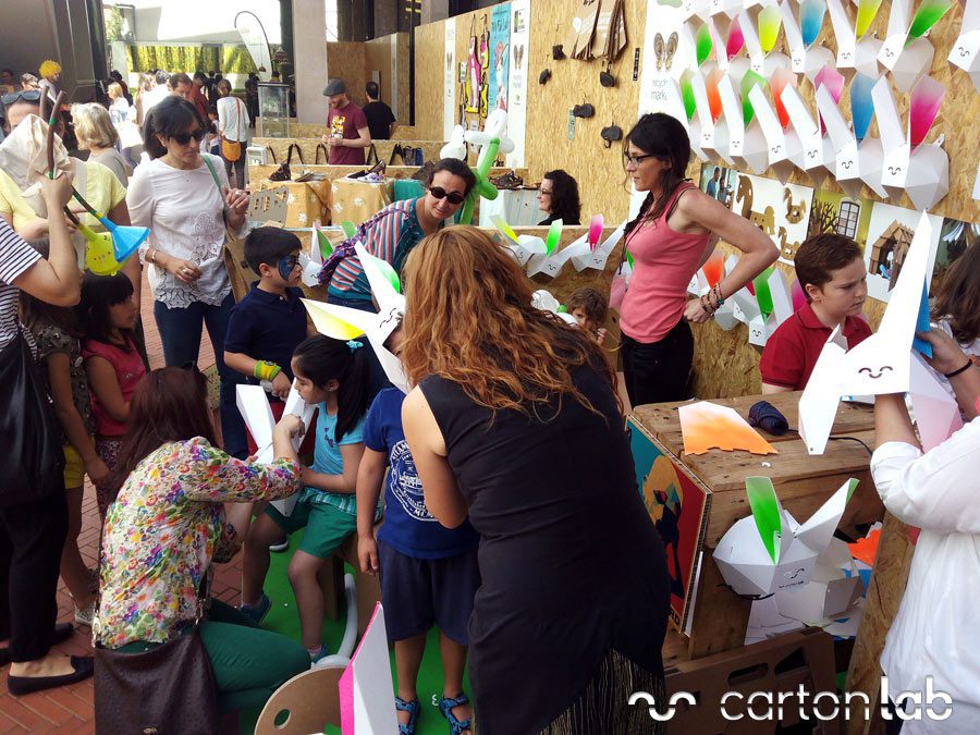 recycling-market-ecoembes-cartonlab-taller-carton-niños (3)