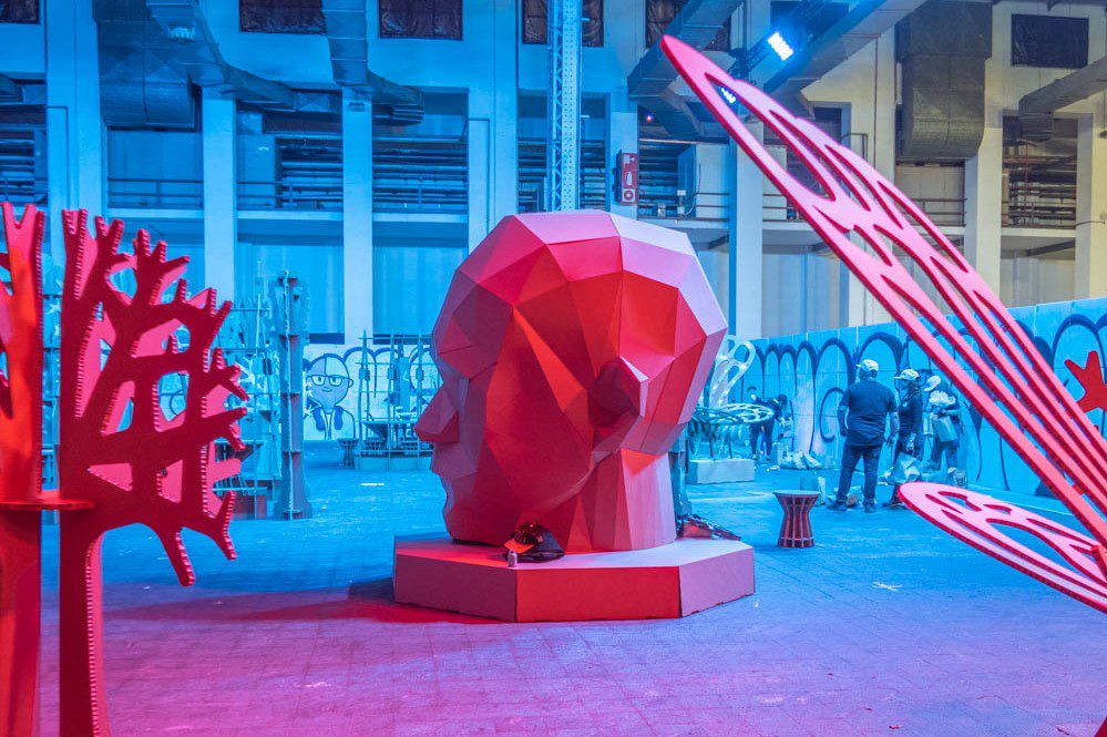 Cabeza de cartón para team building