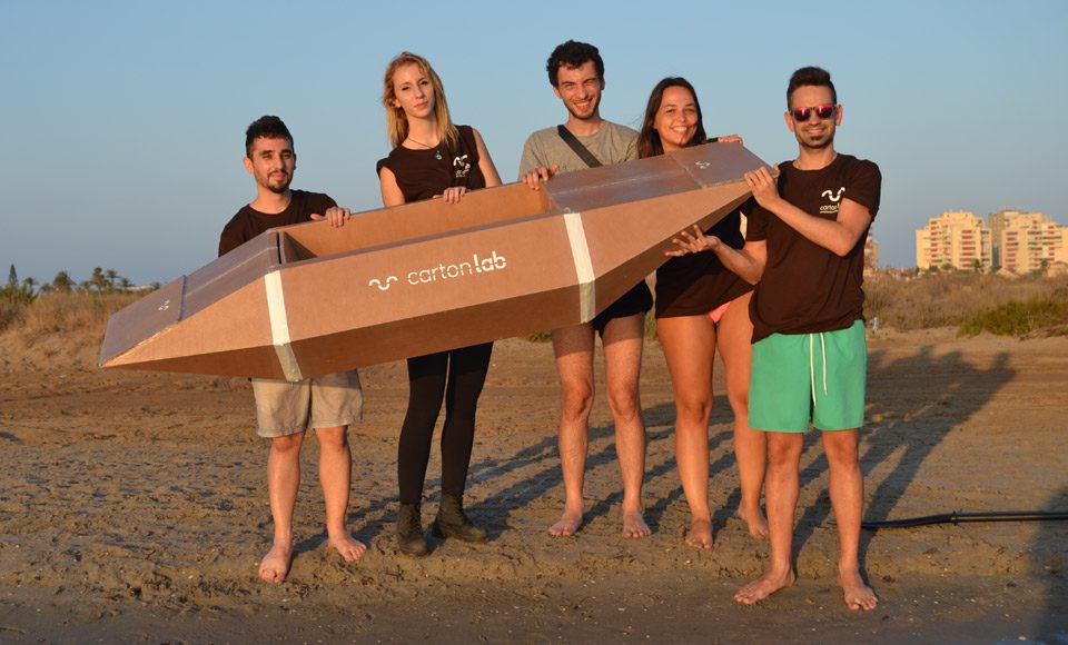 kayak carton cardboard cartonlab teambuilding