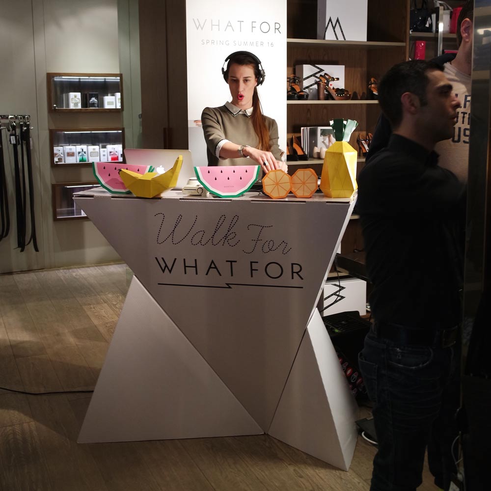 mesa dj carton evento berlin