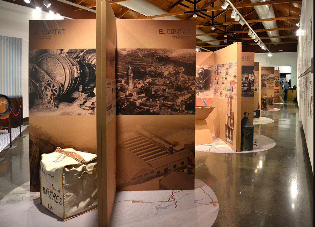 Soportes muros carton exposicion 