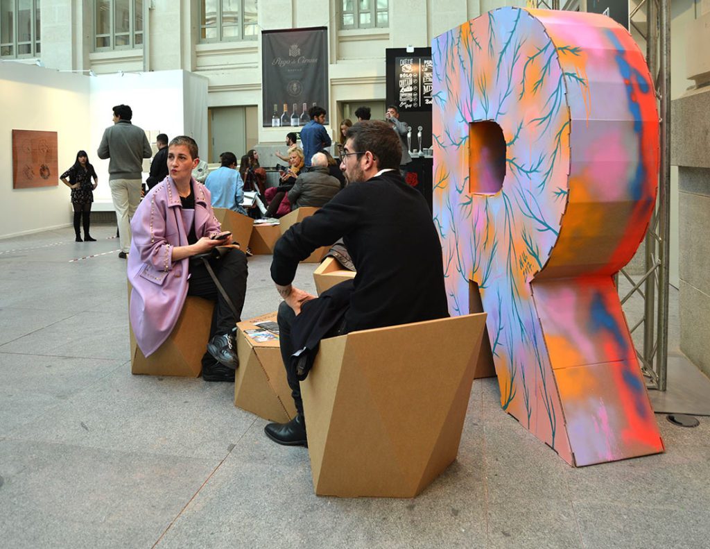 letra corporea cartón evento Art Madrid