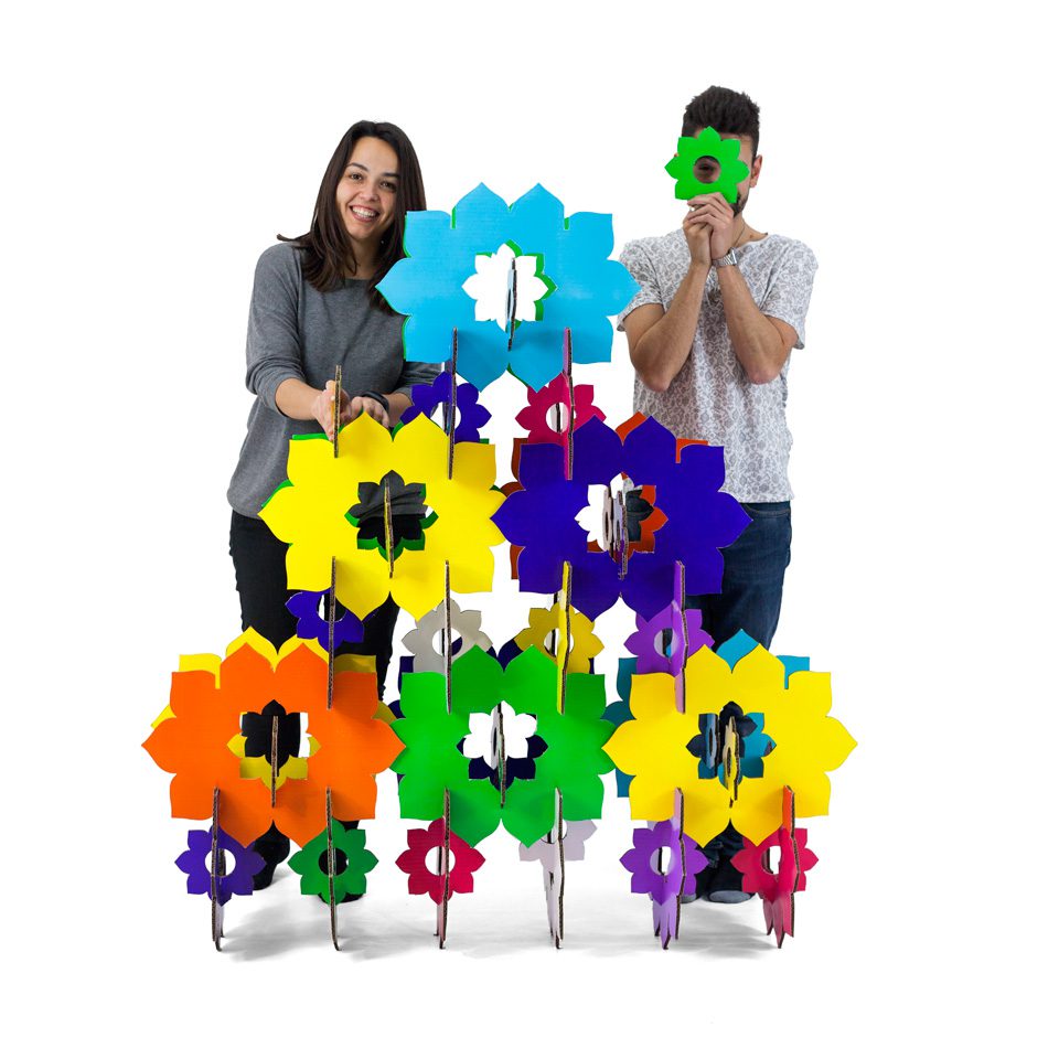 biombo-muro-flores-carton-cartonlab-thader