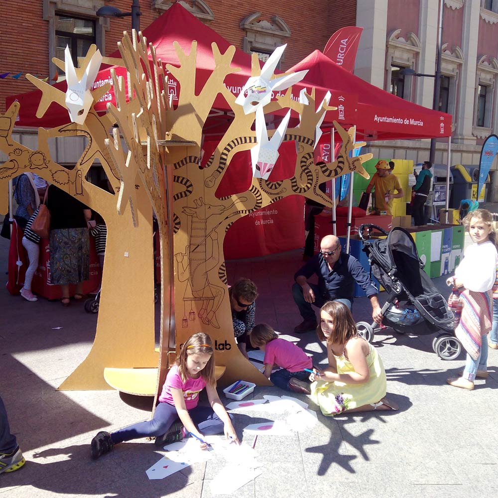 dia-internacional-reciclaje-arbol-carton-cartonlab