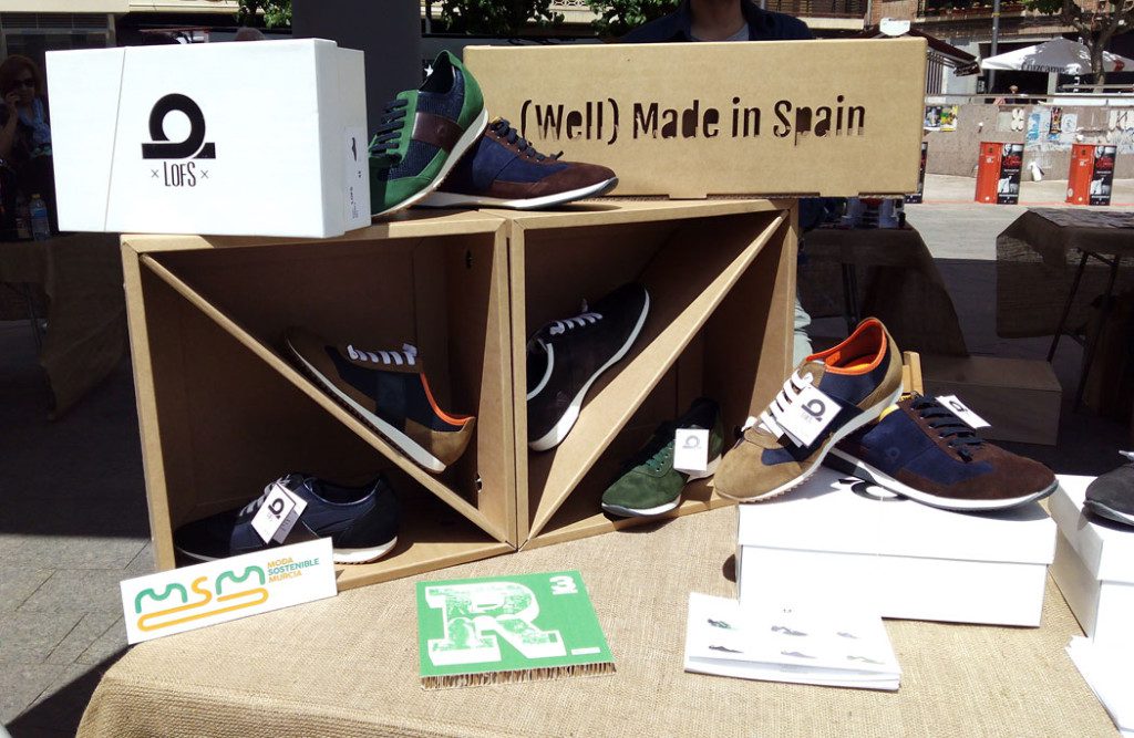 expositor-calzado-carton-lofs-cartonlab expositor calzado carton modular lofs cartonlab