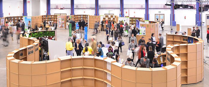 Stand separador de ambientes. Forética.