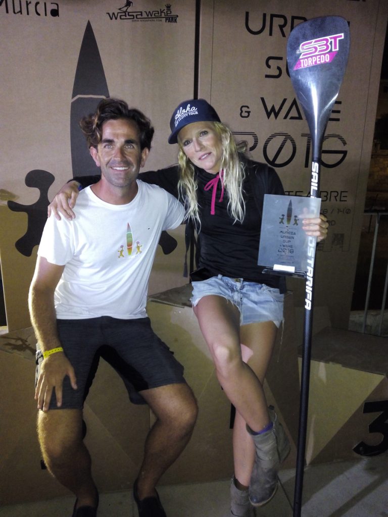 Podio de cartón para competición de sup