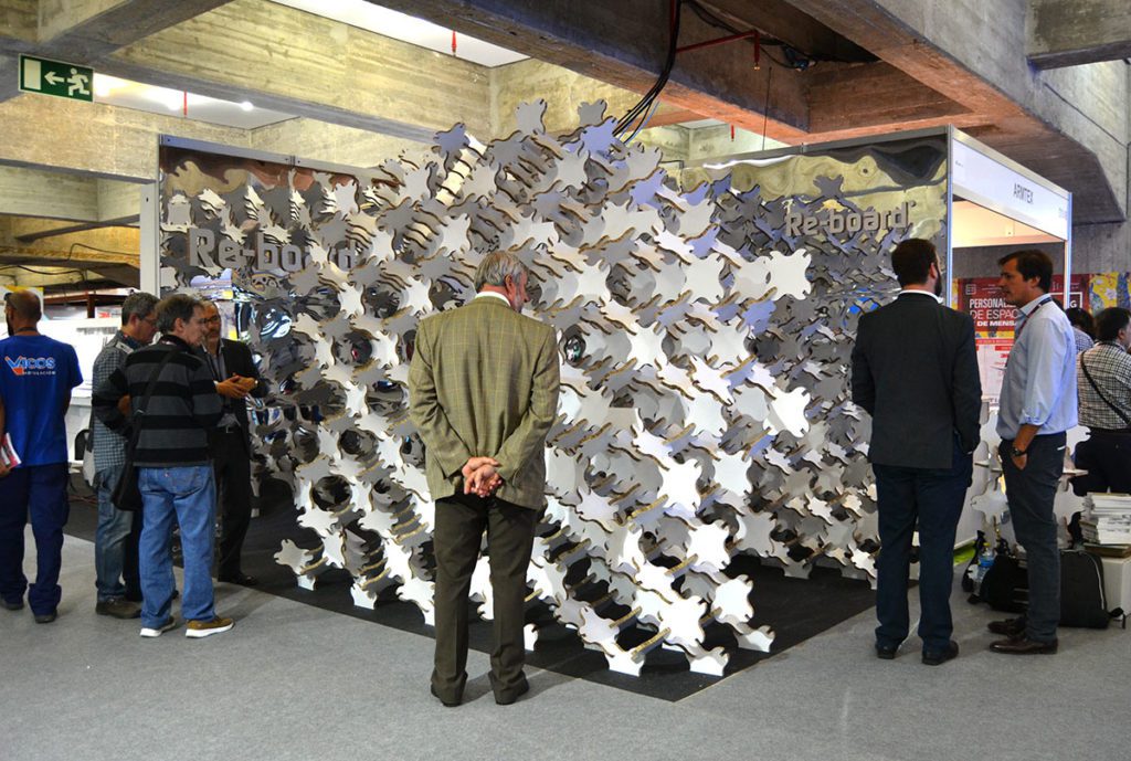 Visitantes del stand en Re-board para Northern Design