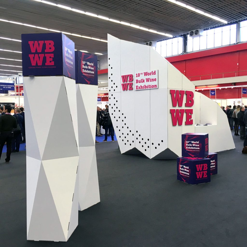 Tótems, cubos y punto de información poligonal