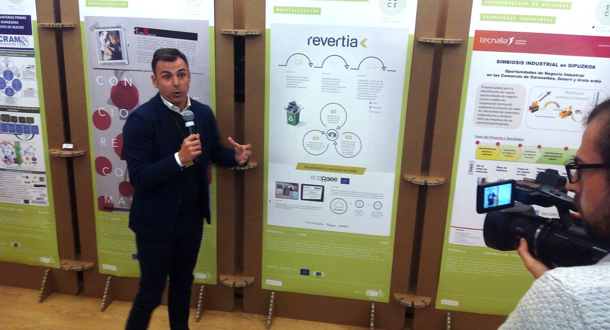 alejo-calatayud-revertia-exposicion-economia-circular-cartonlab
