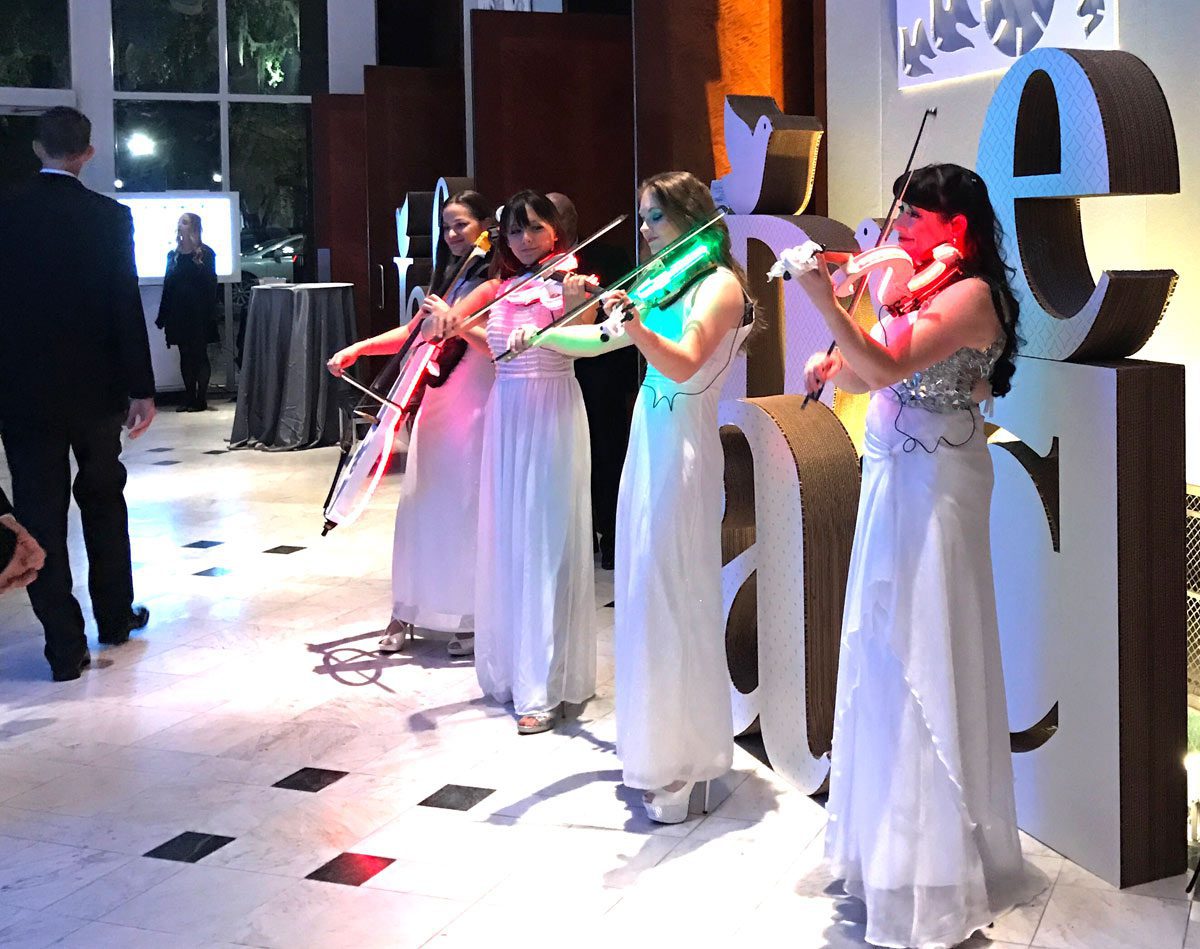 decoración-navideña-museo-navidad-letras-carton-corporeos-cartonlab-03 decoración navideña museo navidad letras carton corporeos cartonlab 03