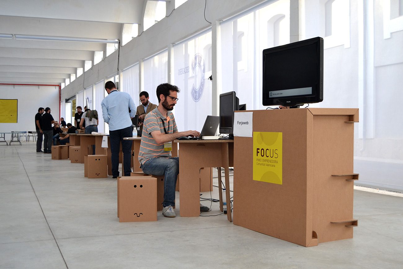 Stands para jóvenes emprendedores. Focus Pyme. 