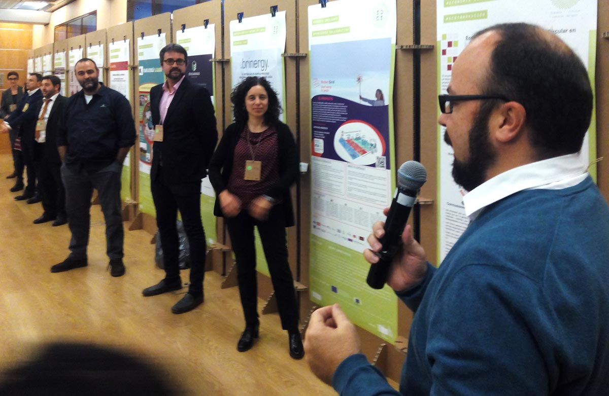 juan-pastor-bus-exposicion-comision-europea-cartonlab