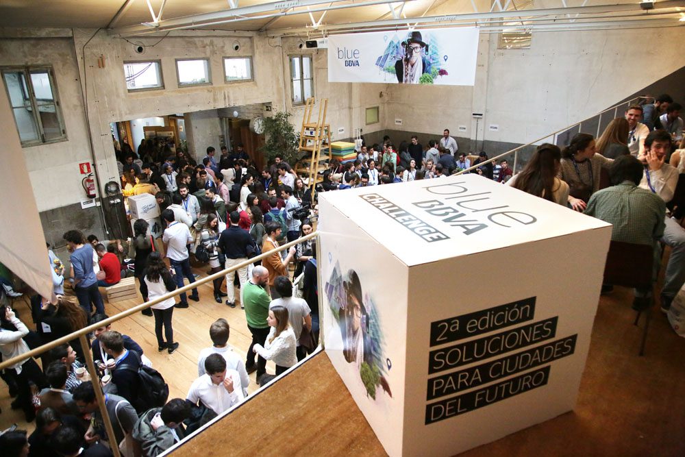 blue-bbva-challenge-2016-ciudades-futuro-evento-cubo-cartonlab04 blue bbva challenge 2016 ciudades futuro evento cubo cartonlab