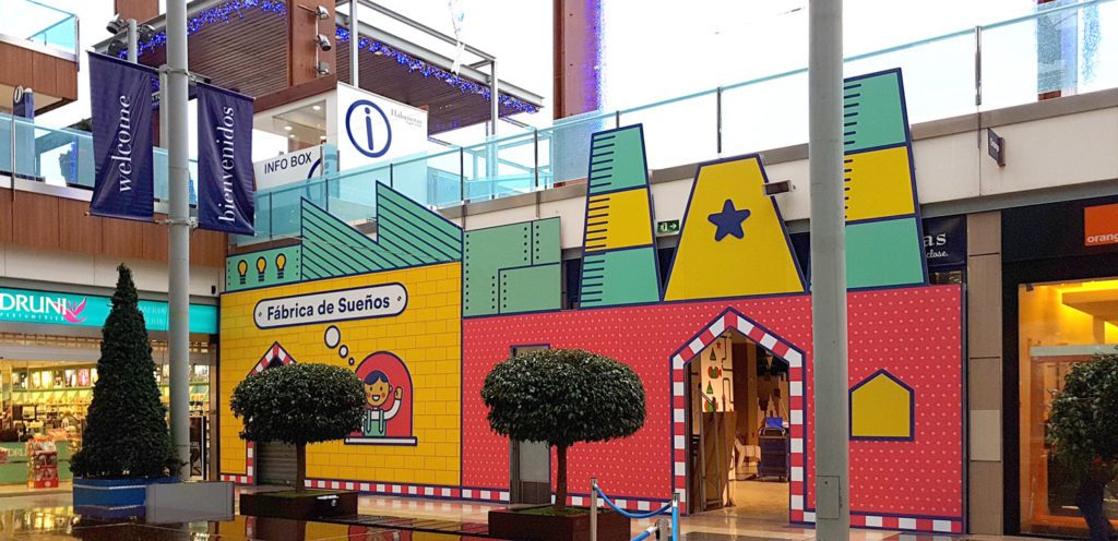 Fachada de decoración navideña ecológica para centros comerciales