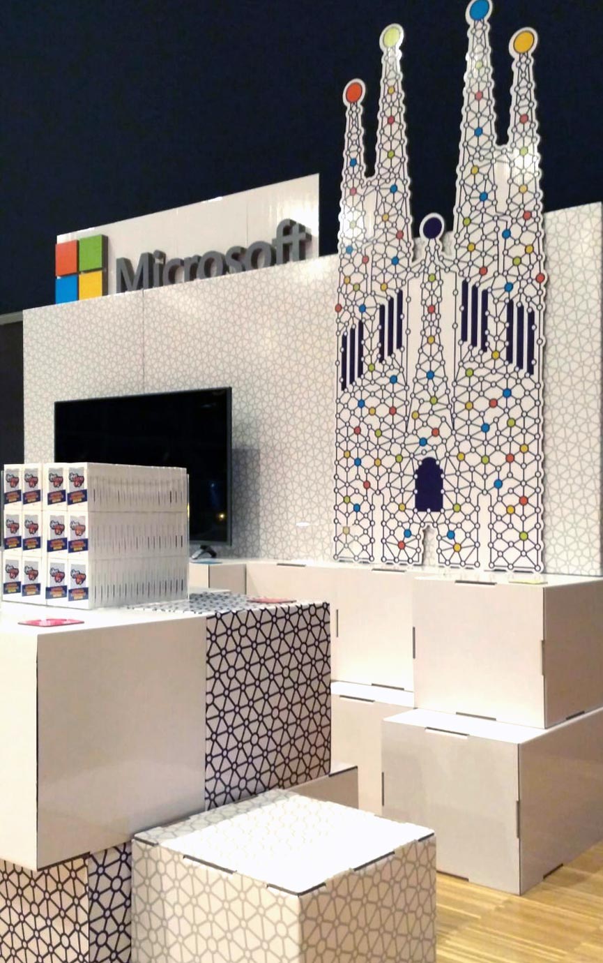stand de microsoft barcelona nips cartonlab corporeo carton sagrada familia gaudi 