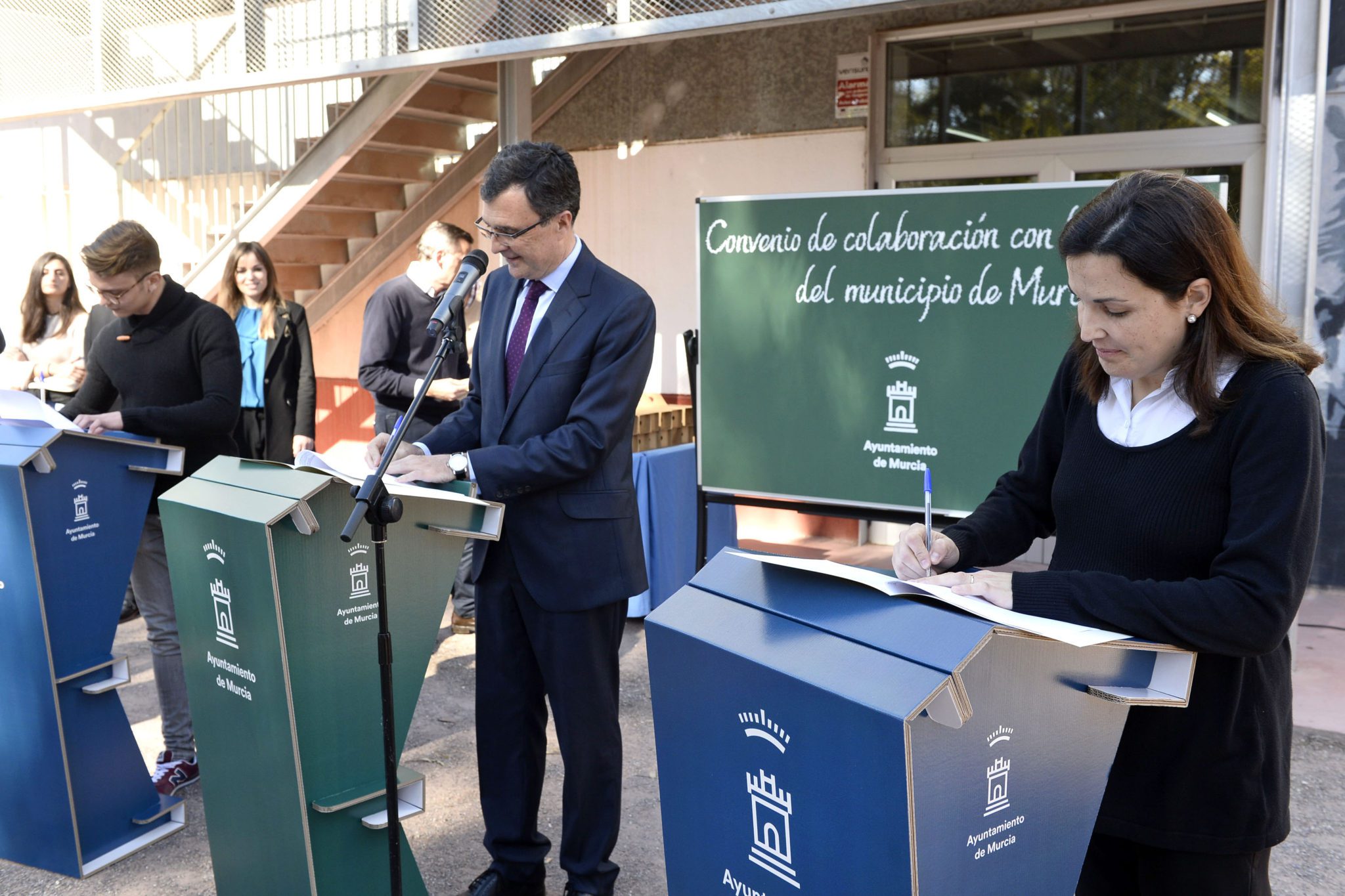 atril portatil para eventos congresos instituciones publicas privadas empresas desmontable 