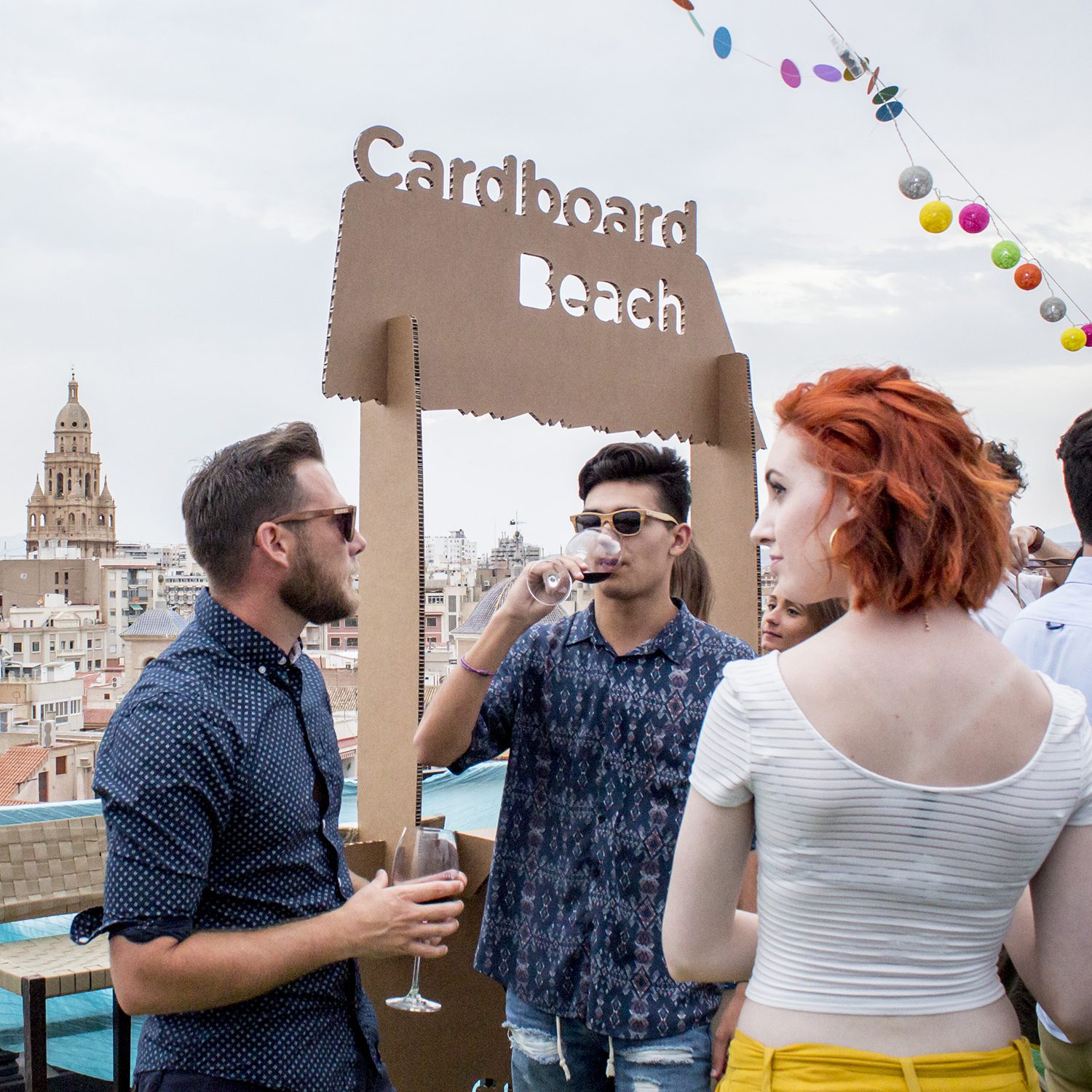 Stand promocional portátil chiringuito carton atrezzo photocall cartonlab