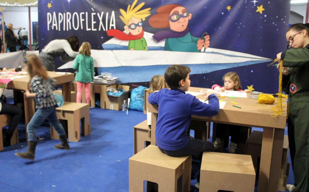 Niños jugando con el diseño de ludotecas de la Feria de Ocio Infantil en Castellón