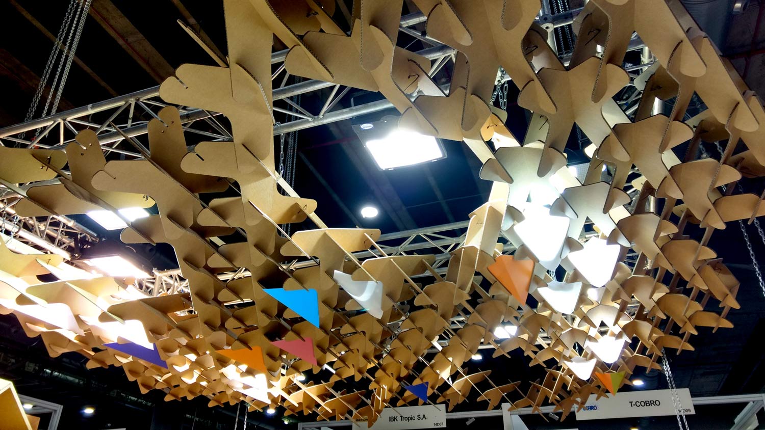 destacada estructura carton modular stand ifema intersicop