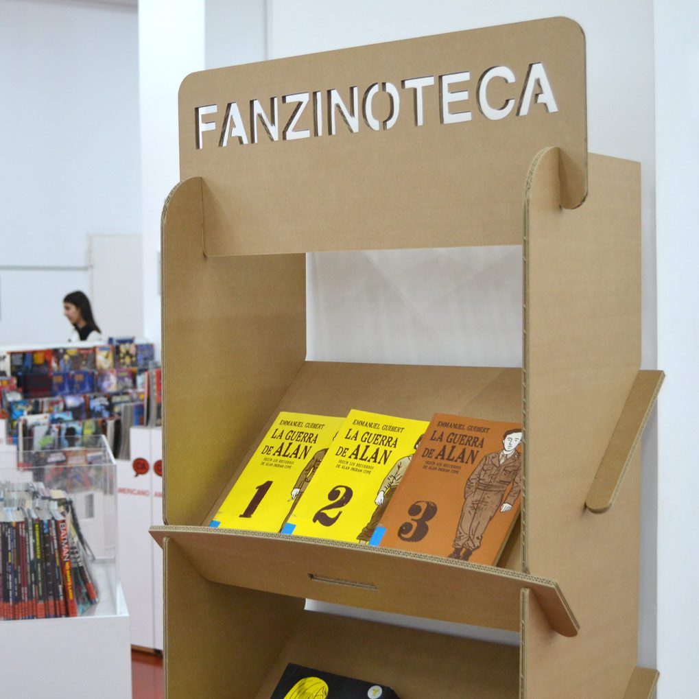 Revistero de cartón en la biblioteca de Murcia