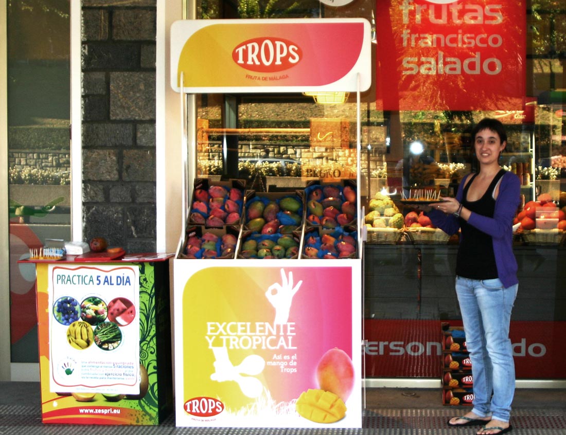 expositor mango trops 5 al dia cartonlab stand promocional portatil