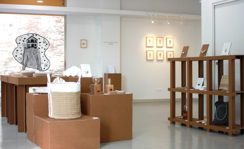 matraca interiorismo comercial sostenible ecologico muebles carton concept store malaga