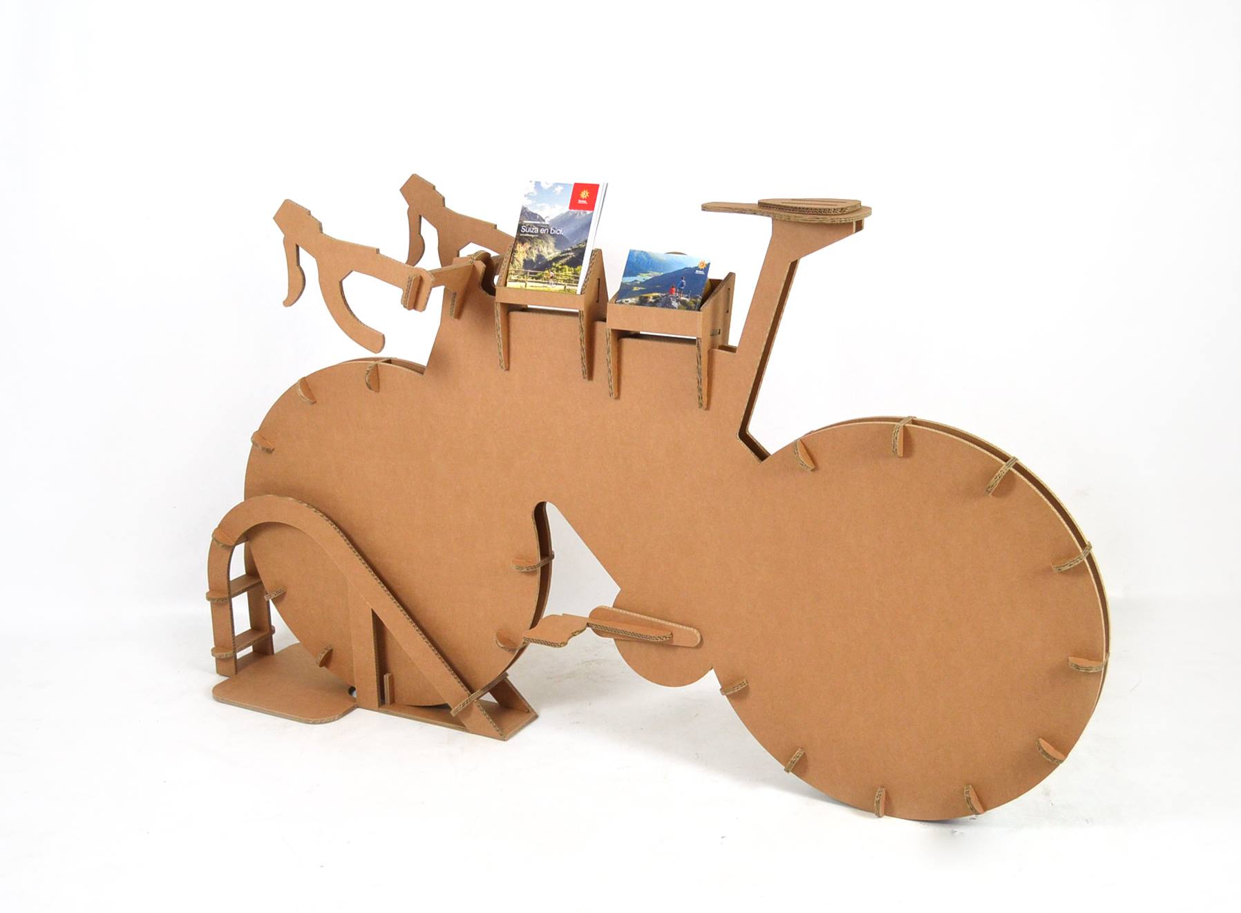 expositor portafolletos porta folletos bicicleta carton gimnasio holmes madrid barcelona oficina turismo suiza 05