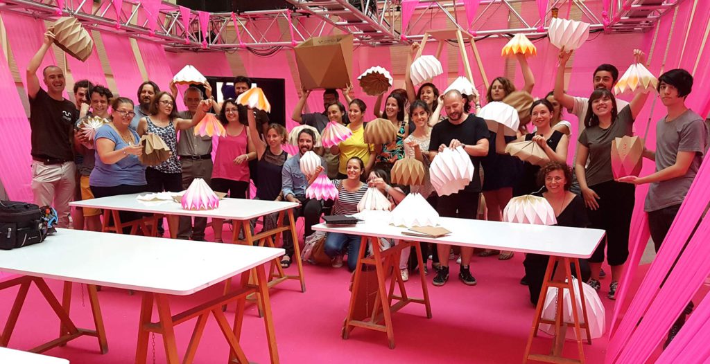 lamparas carton origami fabricario cartonlab la casa encendida vic vivero de Iniciativas Ciudadanas lamparas carton origami fabricario cartonlab la casa encendida vic vivero de Iniciativas Ciudadanas