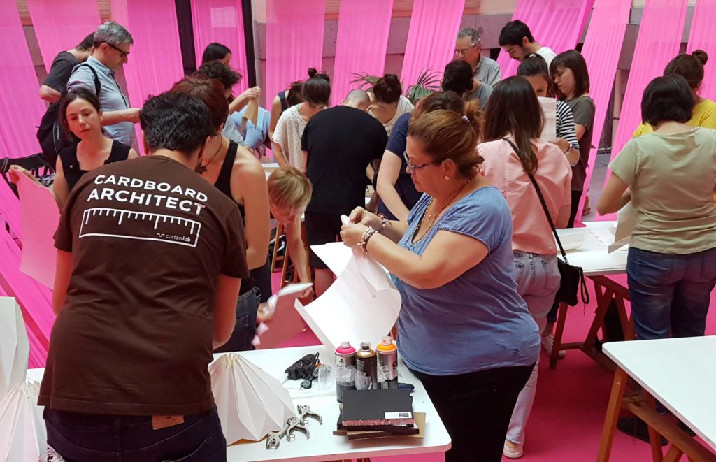 lamparas carton origami fabricario cartonlab vivero de Iniciativas Ciudadanas vic la casa encendida exposicion colaborativa lamparas carton origami fabricario cartonlab vivero de Iniciativas Ciudadanas vic la casa encendida exposicion colaborativa