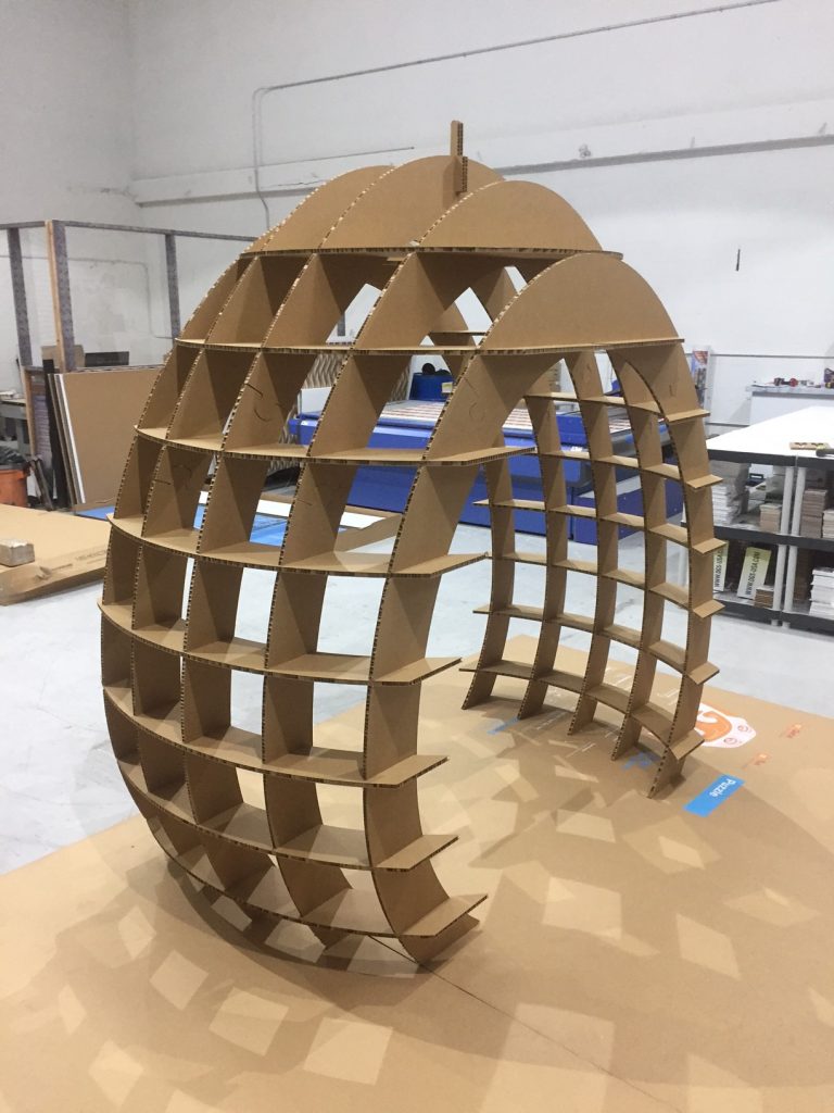 Cabina expositora de cosmética en proceso