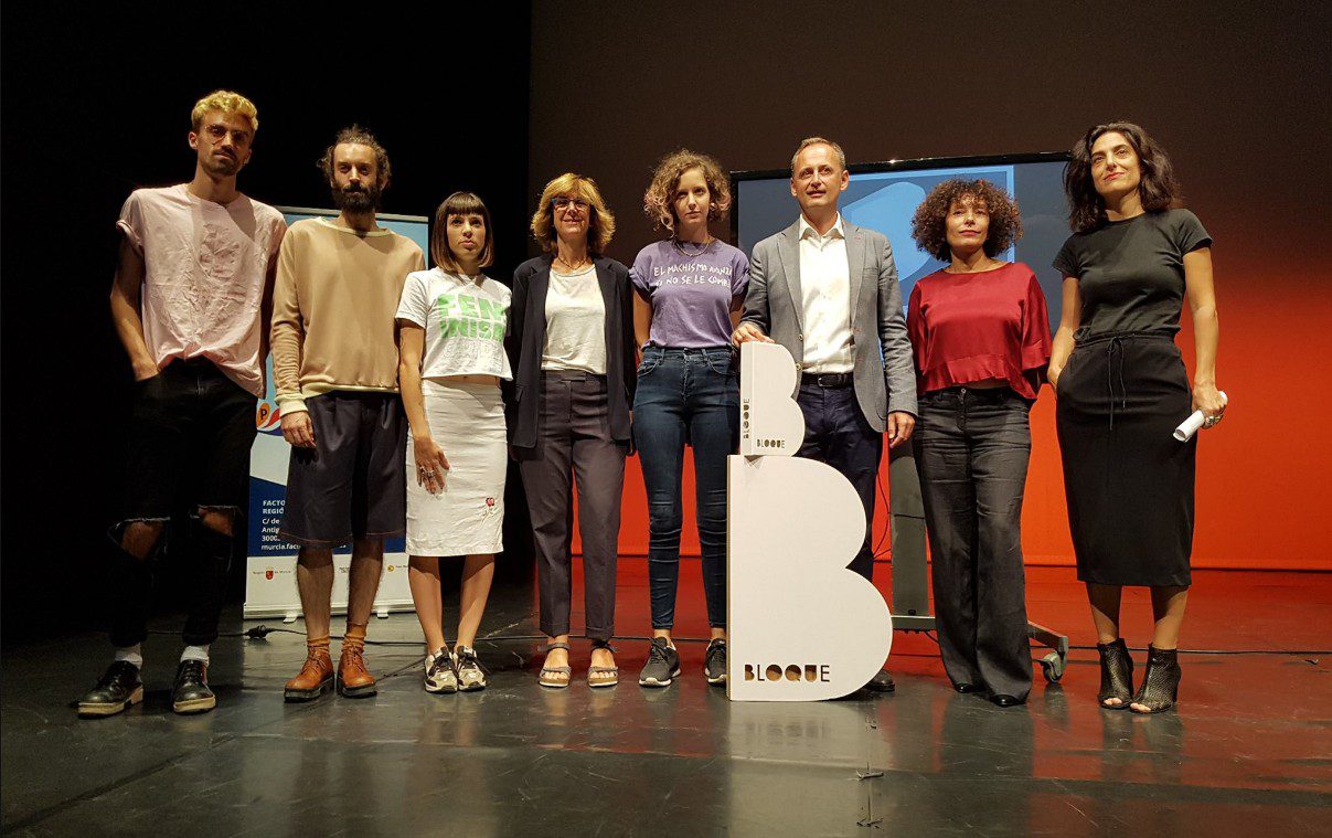 bloque emergente moda presentacion prensa