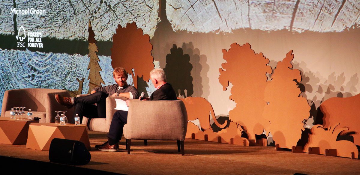 eventos sostenibles decoracion evento escenario arboles carton