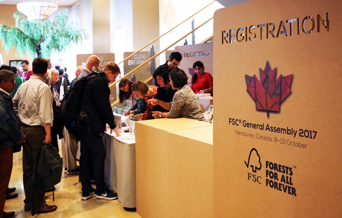 mostrador atención publico carton