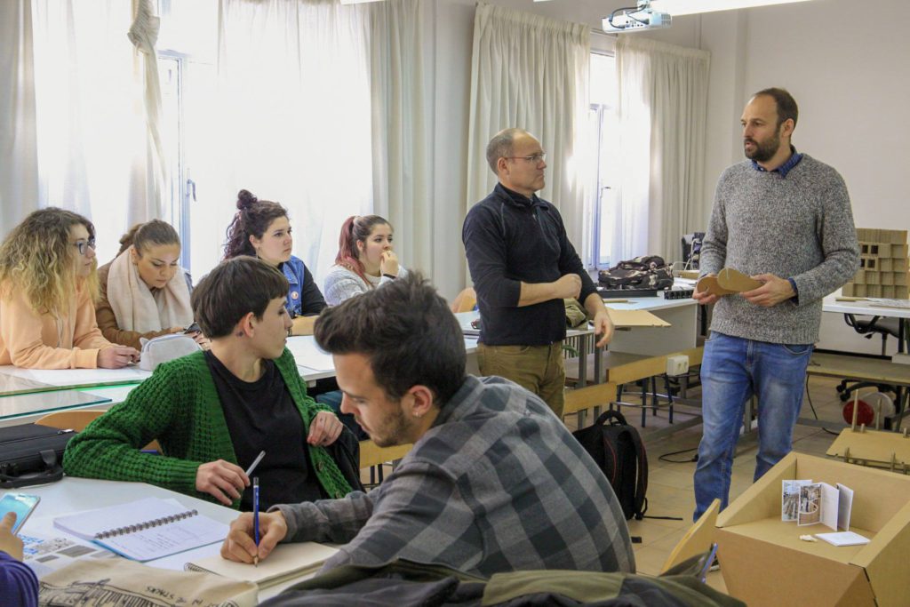 workshop-jornadas-carton-enseñanza-grupos-Granada