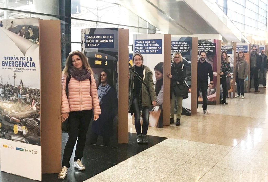 exposicion paneles detras emergencia maria zambrano malaga